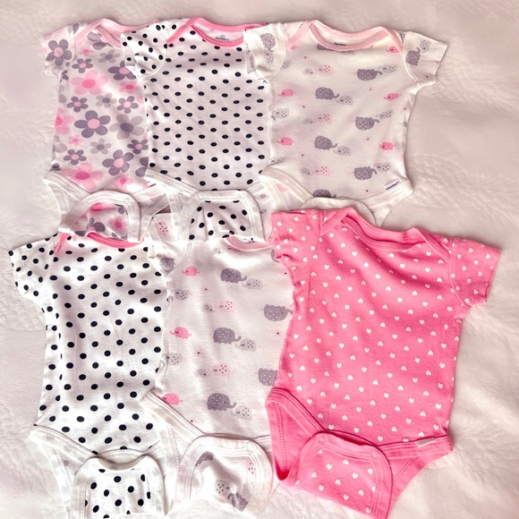 Gerber 0-3 M baby girl Onesies - Picture 4 of 6